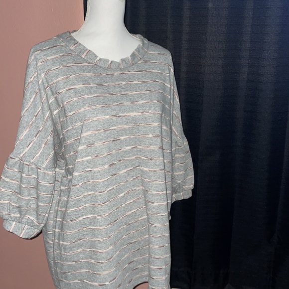 L. Luna Plus Size Top - Picture 2 of 6